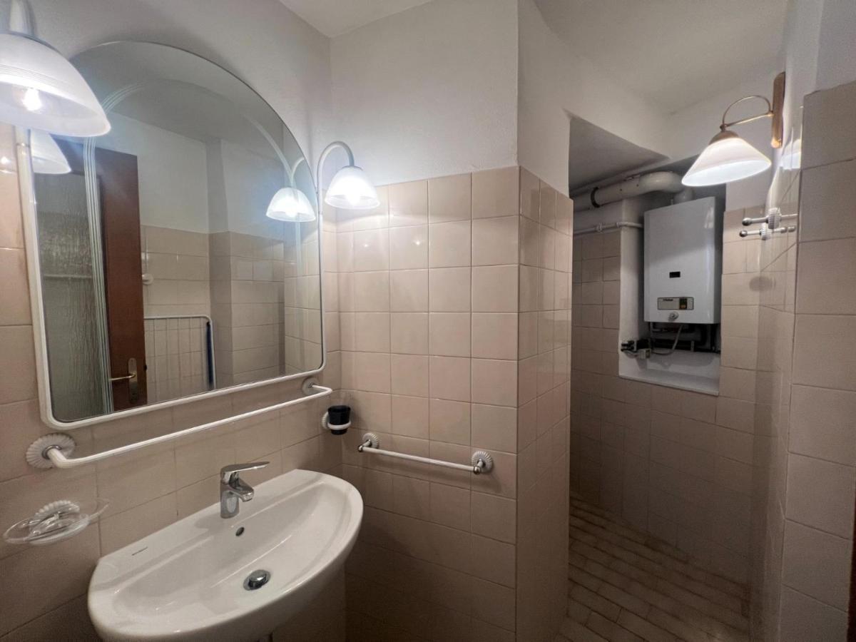 Apartment In Central Square With Lake View لينّو المظهر الخارجي الصورة